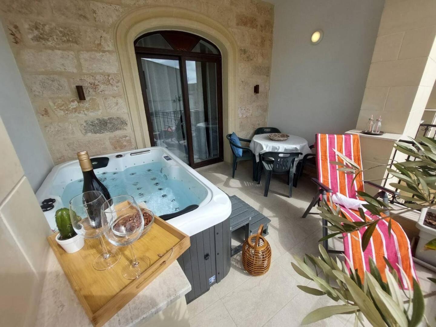 Fl 2 Ta'Lonza Luxury With Hot Tub By Homely Mellieha Bagian luar foto